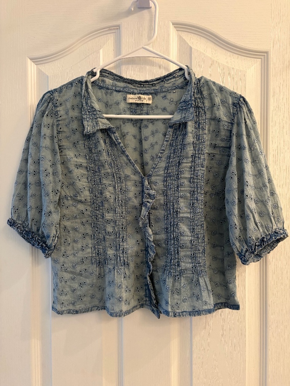 Women's Natural Life Blue Eyelet Pintuck & Ruffle Feminine Blouse XS
